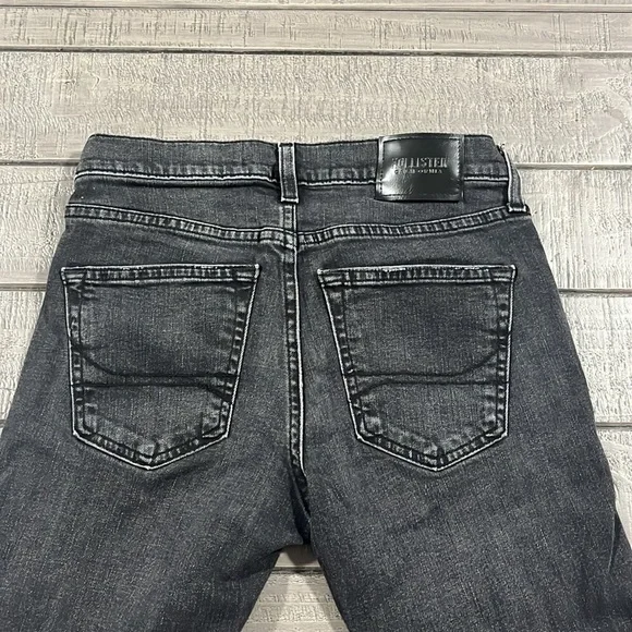 Hollister Jean - Picture 8 of 11